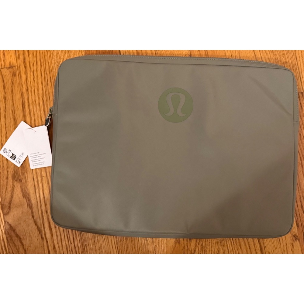 Lululemon New Crew Laptop Sleeve Bayleaf NWT